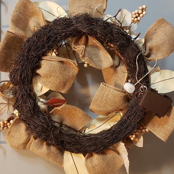 The Farmhouse Rachel Ashwell NWT Ivory Pumpkins, Mums Fall Leaves Lighted Wreath - Picture 6 of 7